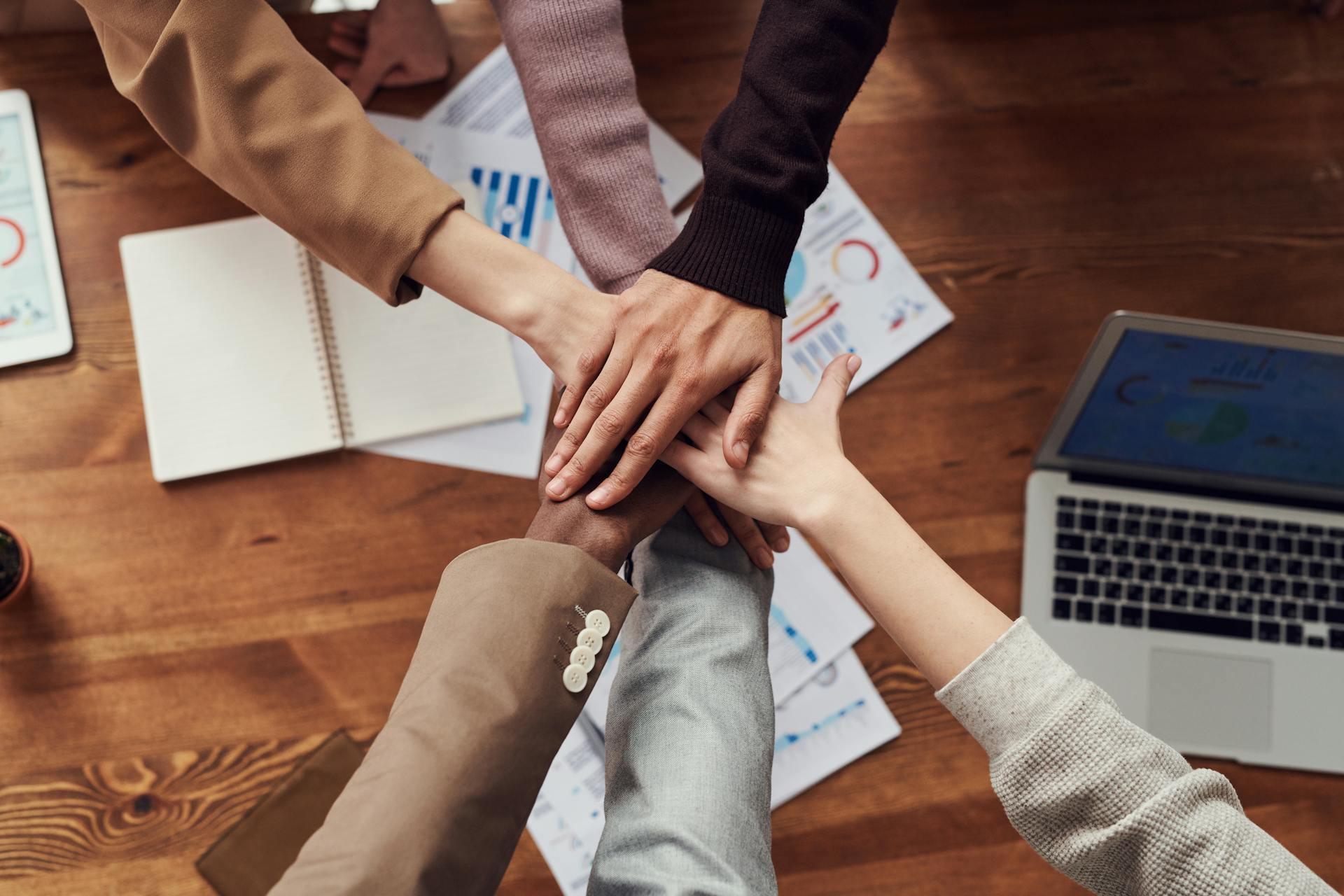 Groupe de collègues de travail.