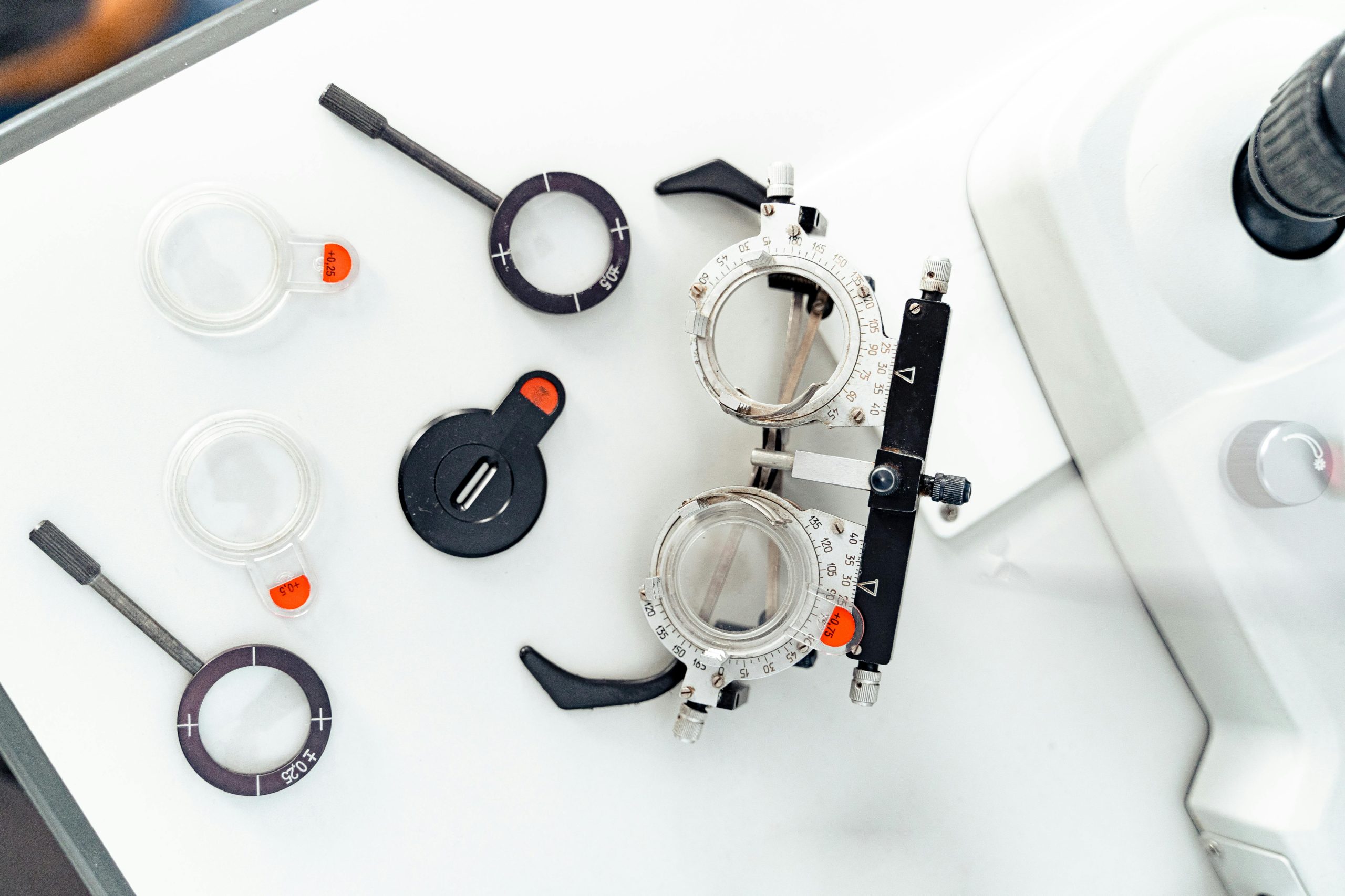 Optometric trial lenses
